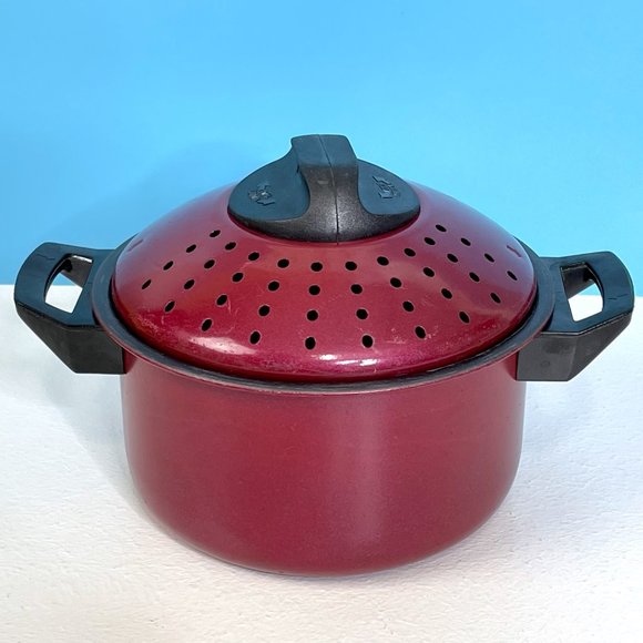 Red One Quart Steam Pot with‎ Locking Lid - Picture 1 of 5